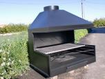 <h3>BARBACOA ABIERTA</h3><hr><p>Barbacoa de leña abierta a los lados con campana, realizada en chapa de acero de 4 a 1,5mm grosor, lleva cajon cenicero y paellero.   </p>
